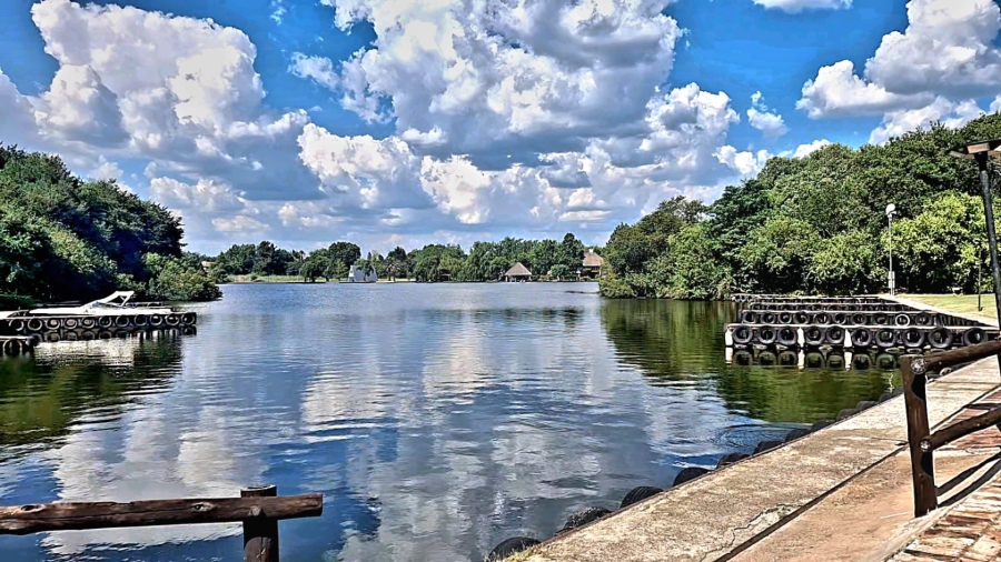 4 Bedroom Property for Sale in Boschenvaal River Front Lodges Free State